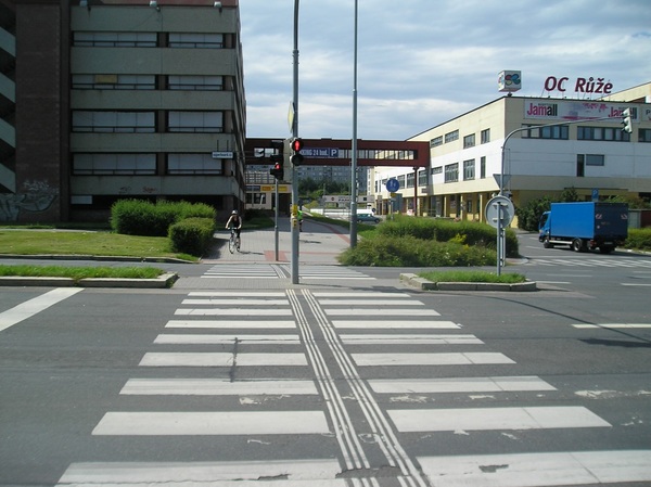 The photo for Vyřešeno: A22 Roztylská - Chybí přejezd pro cyklisty.