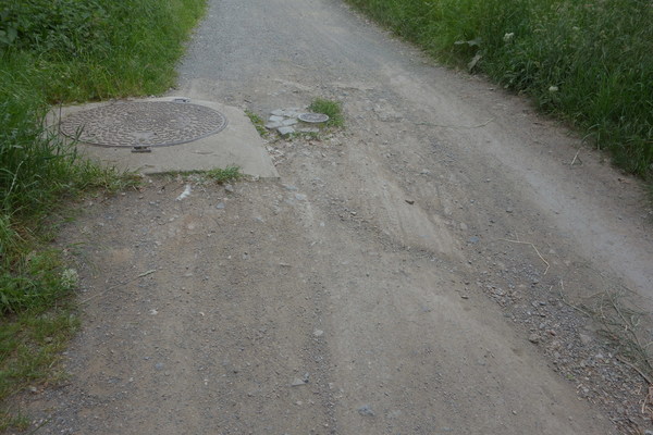 The photo for Vyřešené: A2: Nerovný povrch při výjezdu z pod Libeňského mostu.